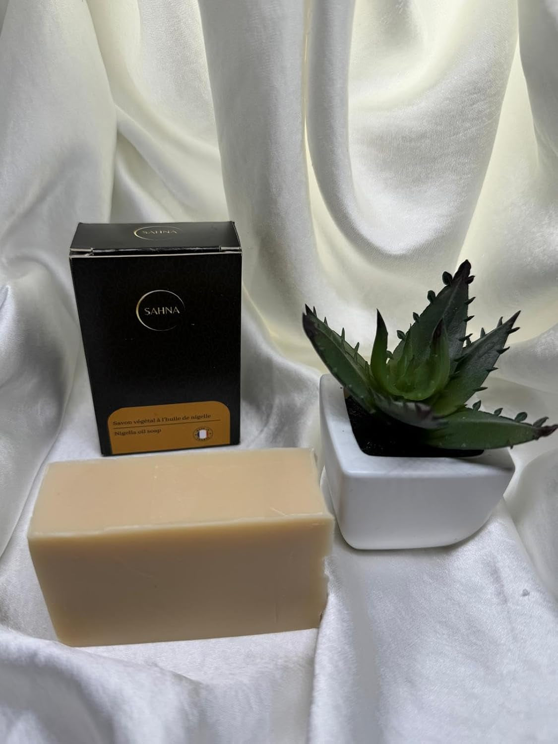 SAVON VEGETAL a L’HUILE DE NIGELLE NATURE 100Gr - Savon Émollient Et Protecteur – Surgras- - Nourrissant – Purifiant – Hydratant - Saponifié À Froid